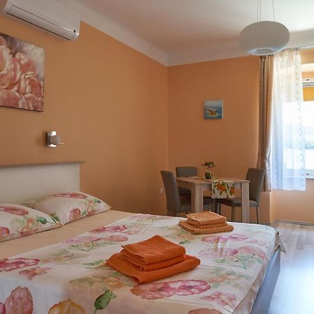 Apartments Nives Cres Dış mekan fotoğraf