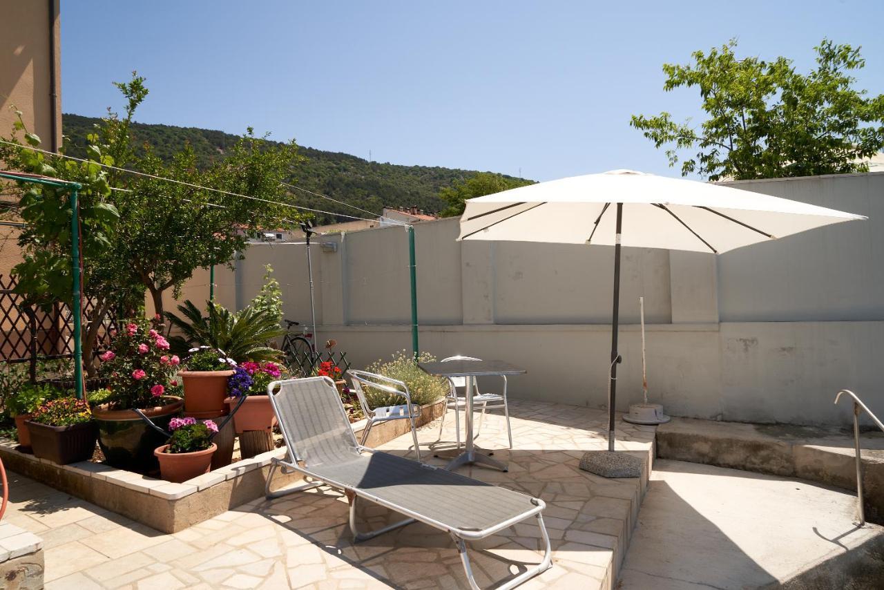 Apartments Nives Cres Dış mekan fotoğraf