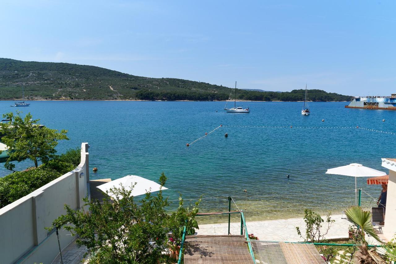 Apartments Nives Cres Dış mekan fotoğraf