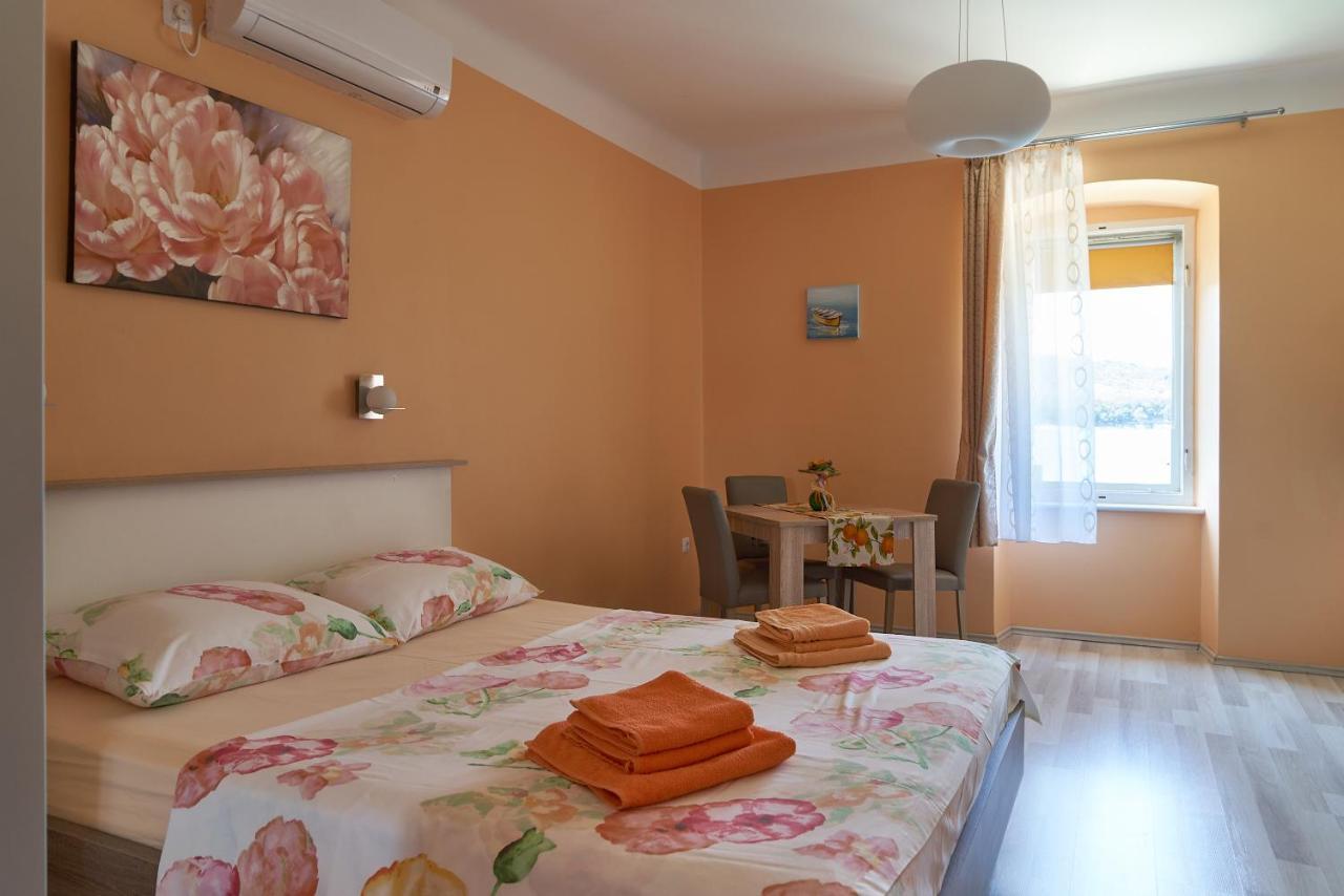 Apartments Nives Cres Dış mekan fotoğraf