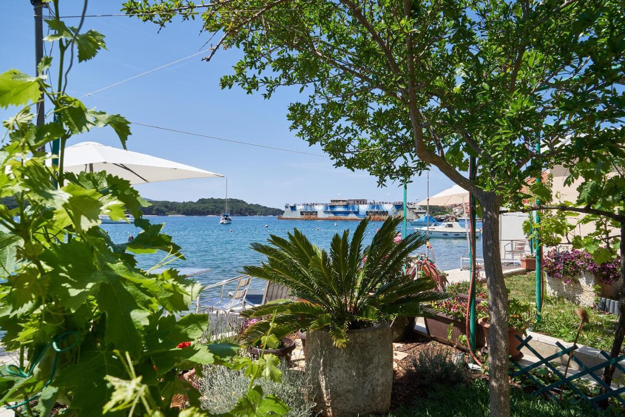 Apartments Nives Cres Dış mekan fotoğraf