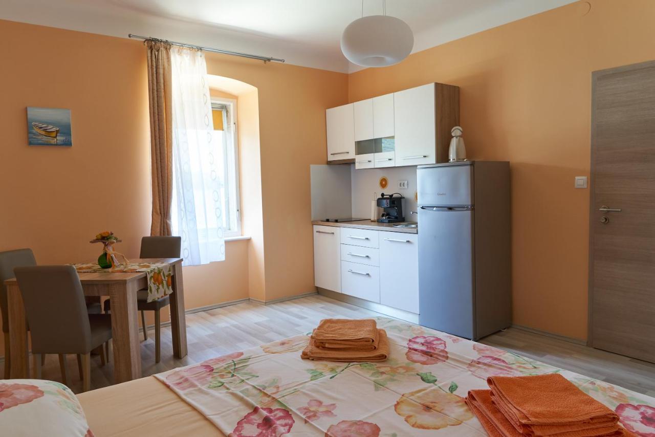 Apartments Nives Cres Dış mekan fotoğraf
