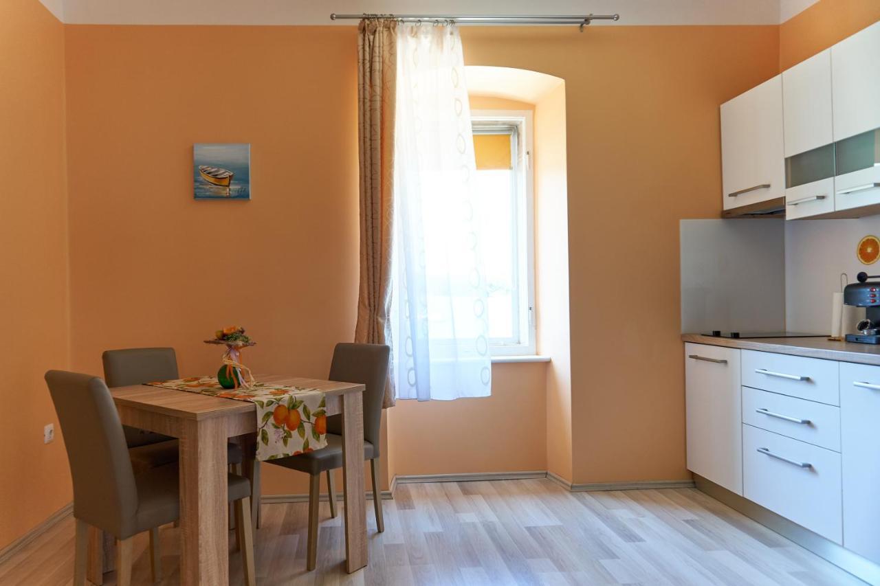 Apartments Nives Cres Dış mekan fotoğraf